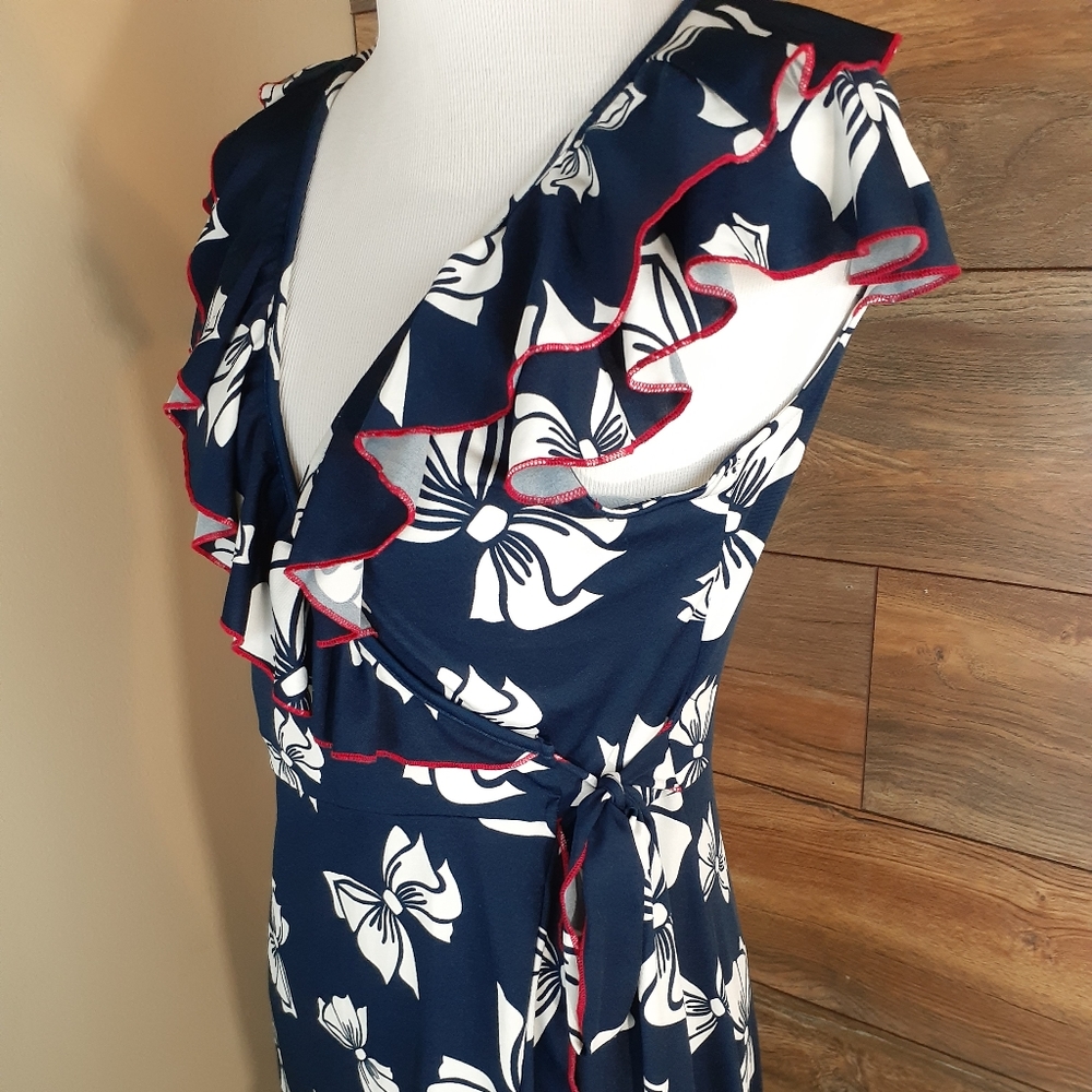 🎀Adorable🎀 Ruffled Faux Wrap Dress - Picture 4 of 8